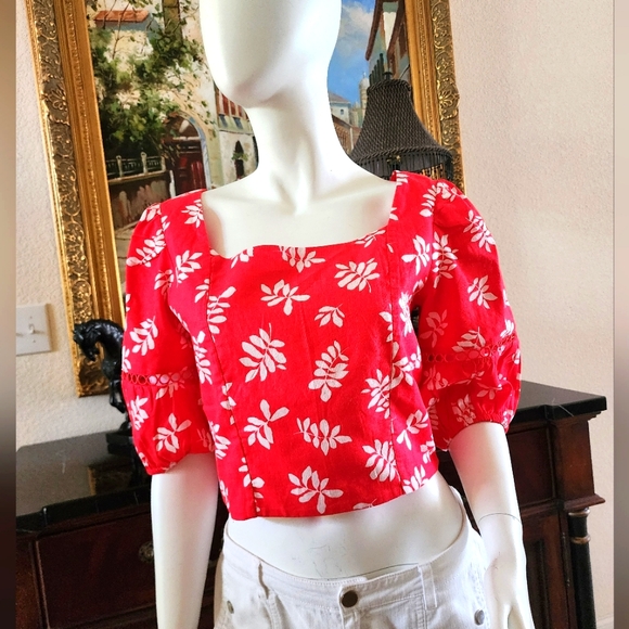 Ann Taylor Tops - NWT- Ann Taylor Red and White Puff Sleeve Crop Blouse!! ❤️🧁❤️